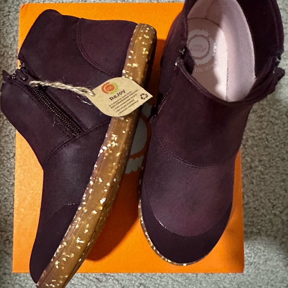 NWT Livie & Luca Kids burgundy Boots